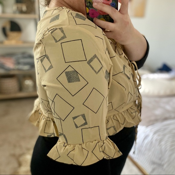 🛍 New Plus Ruffle Top - Picture 7 of 7